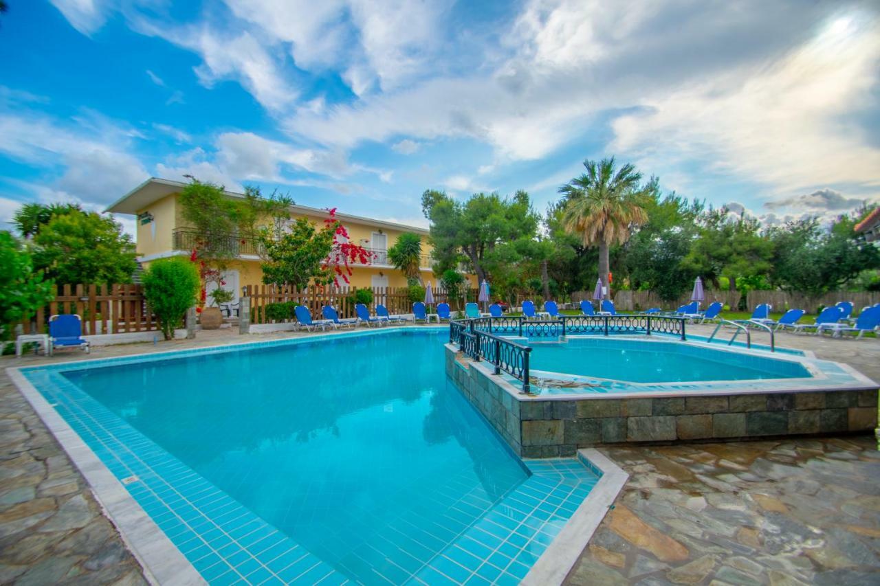 Splash Pool Bar Лаганас Екстериор снимка